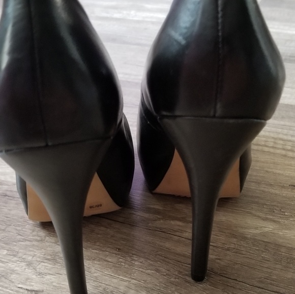 Vince camuto platform heels - Picture 2 of 3